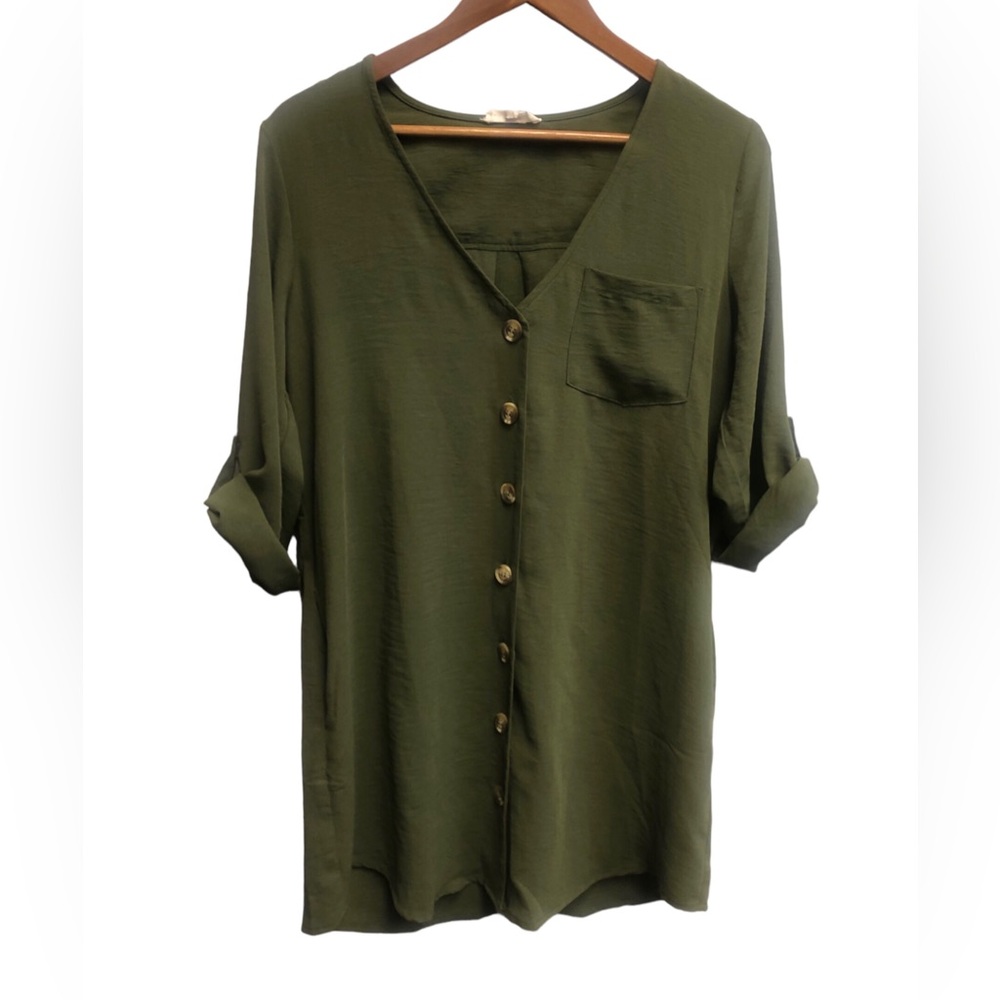 Like New Entro Button Up Shirt Size M